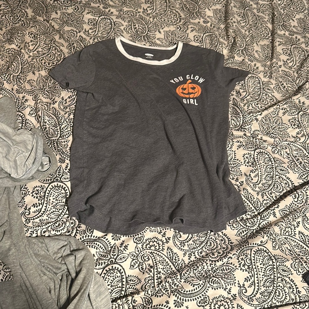 NEEDS TO GO ASAP!! OLD NAVY 2017 HALLOWEEN SHIRT CHILDRENS XL